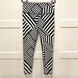 Victoria's Secret Knockout Tights, Black & White Size Large